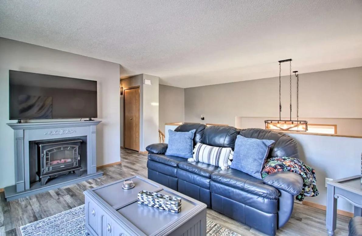Welcoming West Fargo Retreat W Backyard Villa ภายนอก รูปภาพ