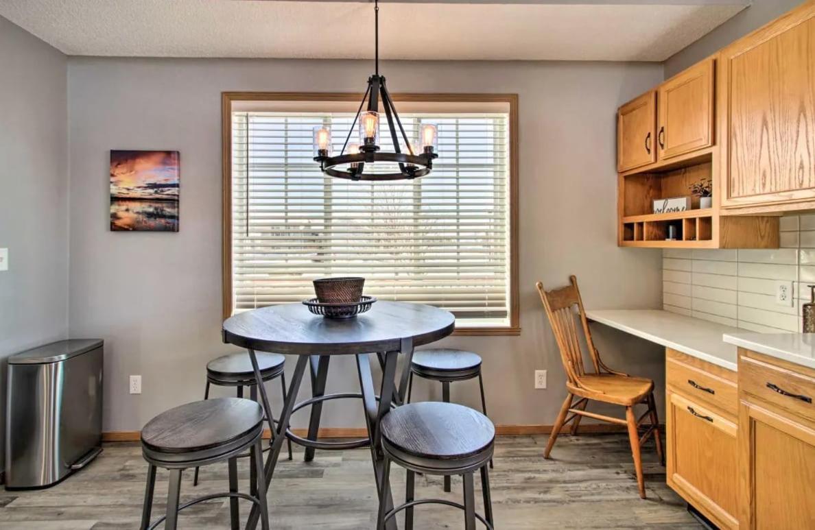 Welcoming West Fargo Retreat W Backyard Villa ภายนอก รูปภาพ