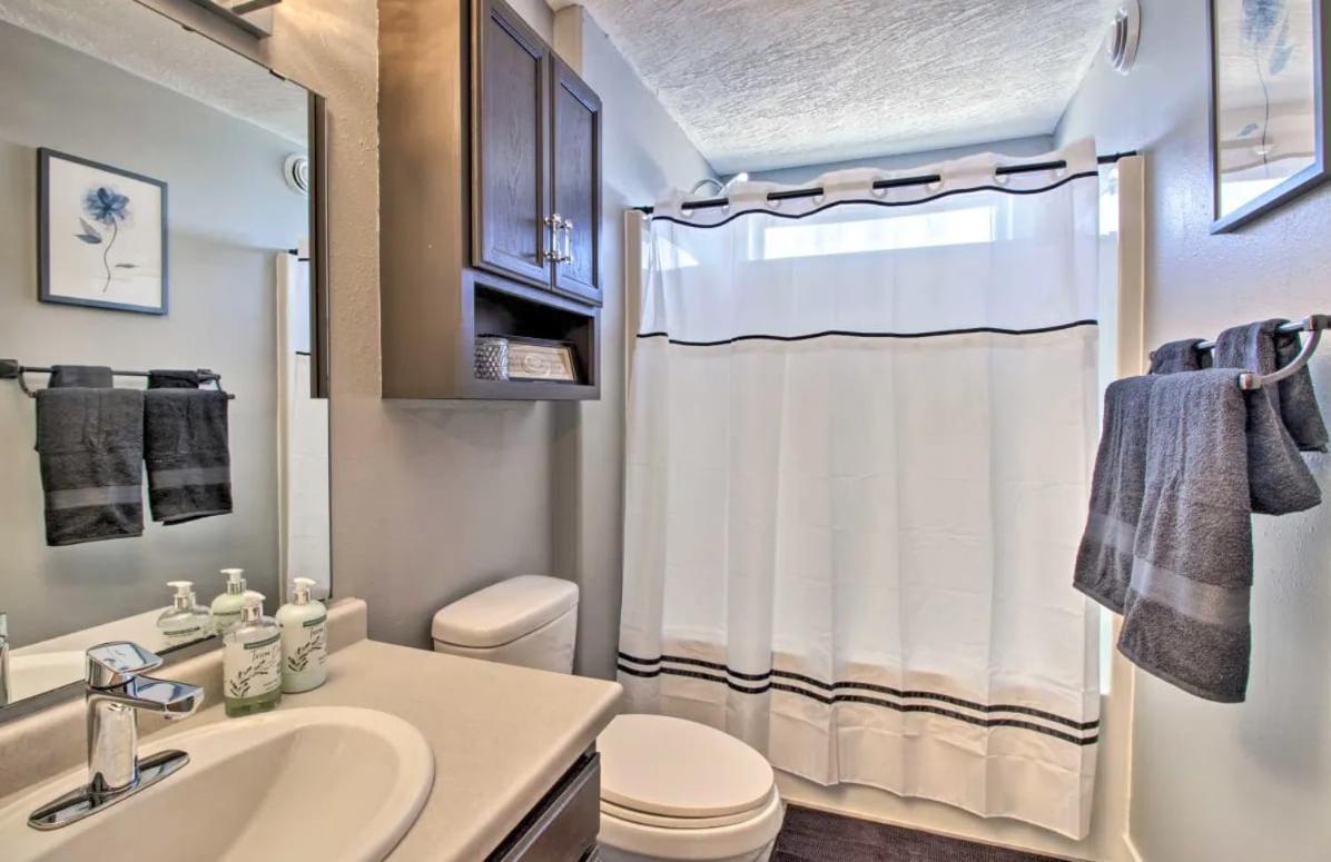 Welcoming West Fargo Retreat W Backyard Villa ภายนอก รูปภาพ