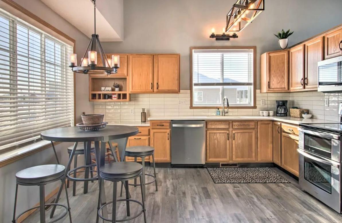 Welcoming West Fargo Retreat W Backyard Villa ภายนอก รูปภาพ