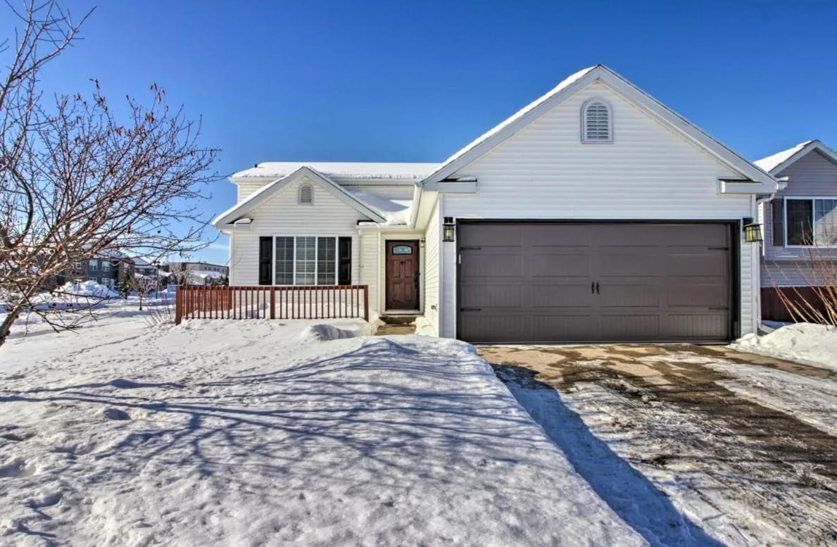 Welcoming West Fargo Retreat W Backyard Villa ภายนอก รูปภาพ