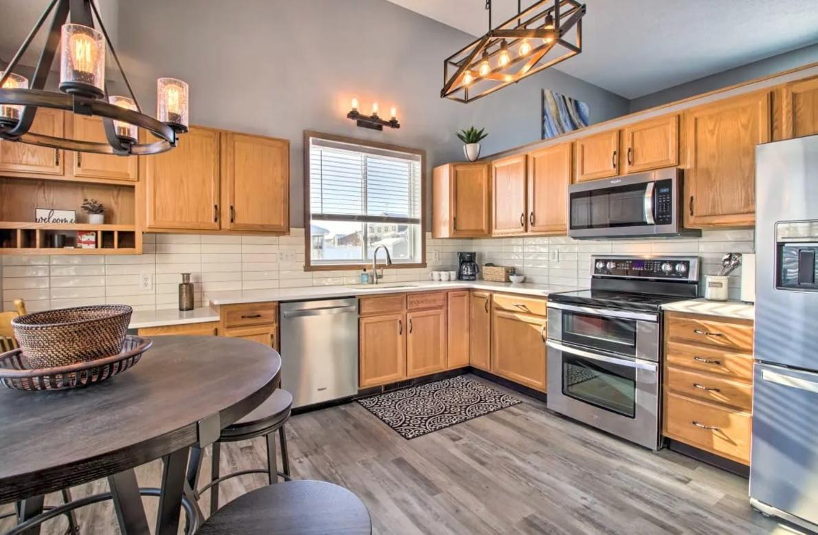 Welcoming West Fargo Retreat W Backyard Villa ภายนอก รูปภาพ
